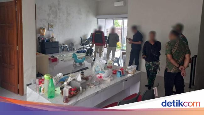 suasana-penggeledahan-yang-dilakukan-oleh-kejati-jateng-terkait-dugaan-korupsi-di-cilacap-1740577902621_169.jpeg